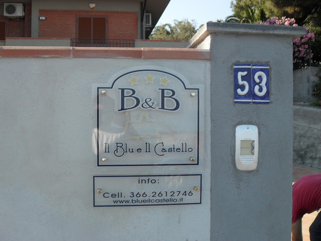 B&B Blu E Il Castello Ачи Кастело Екстериор снимка